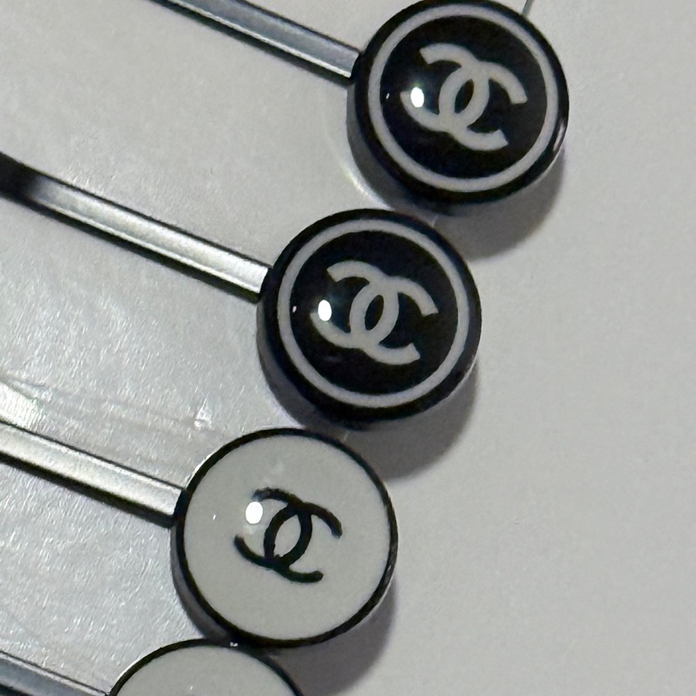 Chanel Monochrome Logo Hair Pins Set new with box - Picture 5 of 6